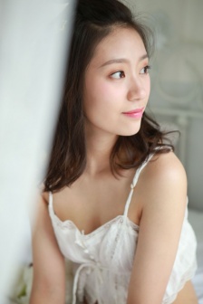 皮包上撒了乳液怎么办